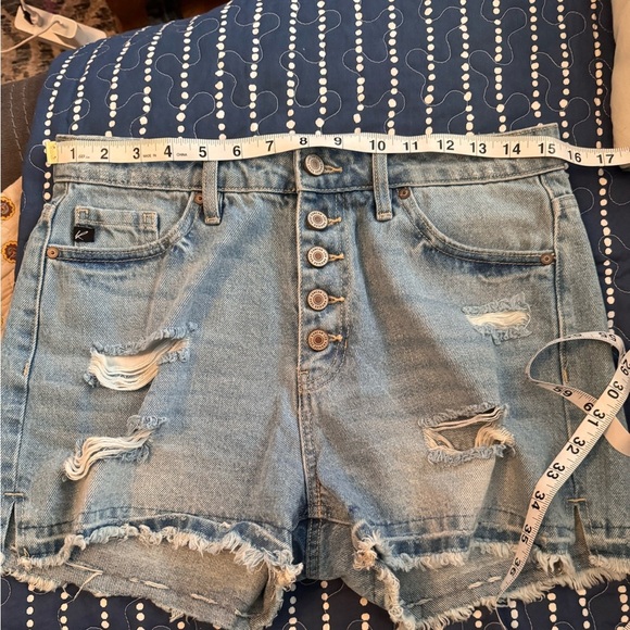 Kancan High Waist Distressed Button Fly Raw Hem Denim Shorts: Medium - Picture 4 of 10